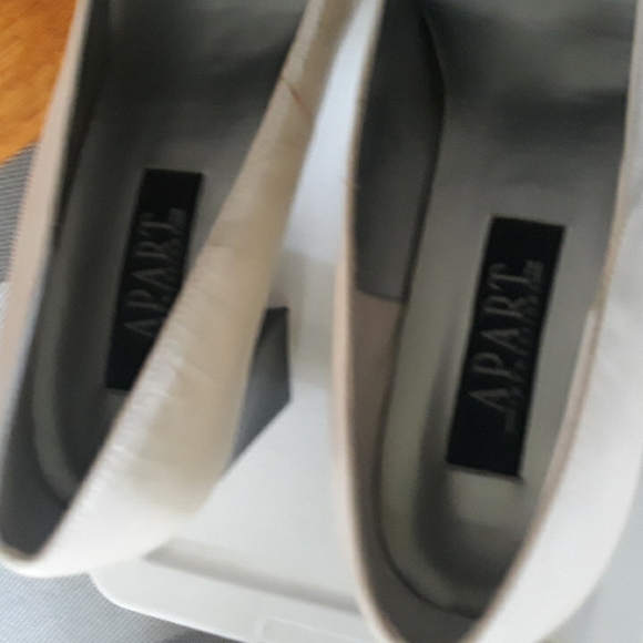 Cream Heels sz 8.5 - Picture 5 of 15